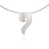 Bølge halsskmykke i sølv med omegakjede