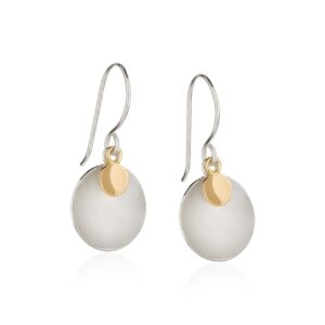 Heng øredobber i sølv og gull