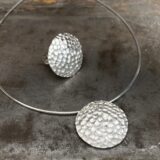 Callisto halskjede og ring i sølv laget av gullsmed Monica Bakka