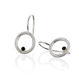 Eklipse hengende ørepynt med spinell i 18k gullfatning