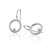 Eklipse hengende ørepynt med klar blå topas i 18k gullfatning